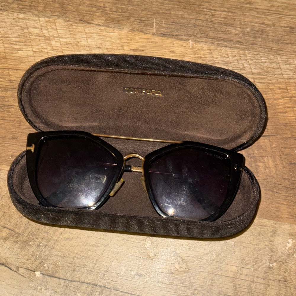 Tom Ford Elegant Black Sunglasses